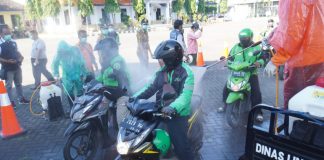 Driver Ojek Online di Kota Mojokerto Disemprot Disinfektan