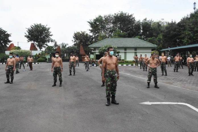 Prajurit Korem 082/CPYJ Berjemur 15 Menit Cara Cegah Corona