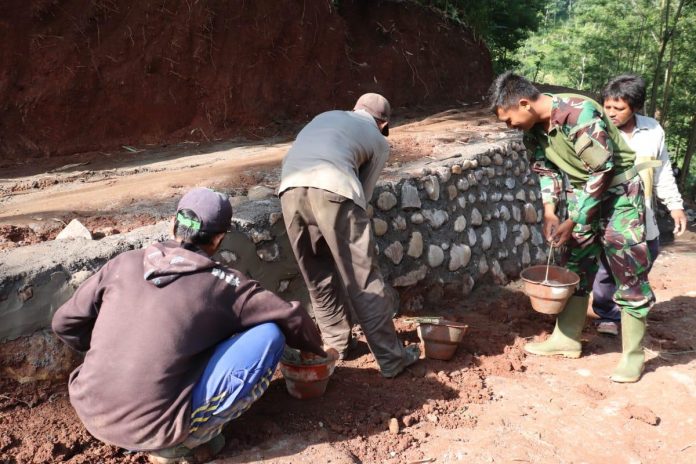 Tebing Indah ini Awalnya Batu Berserakan