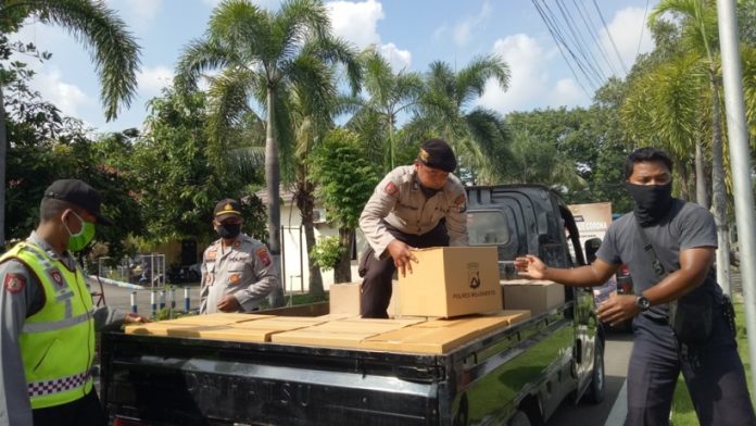 Polisi Peduli Warga Terdampak Covid19, Polres Mojokerto Bagikan 1.020 Paket Sembako