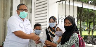 Siswa Kelas IV MI di Sukabumi Sumbangkan Hasil Pengolahan Sampah