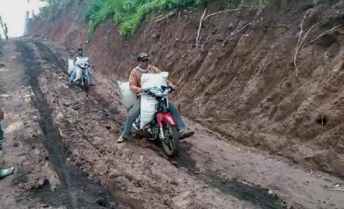 Tukang Ojek Mengais Rejeki di Lokasi TMMD 107