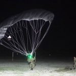 Prajurit Taifib Marinir Lakukan Terjun Malam