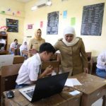 Gubernur Khofifah Minta Wali Murid Laporkan SMA/SMK Negeri Tarik SPP