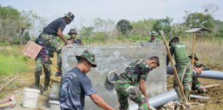 Satgas TMMD Kodim Lamongan Bangun Tandon Distribusi Air