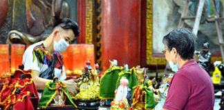 Ritual Jelang Imlek di Vihara Widhi SaktiRitual Jelang Imlek di Vihara Widhi Sakti