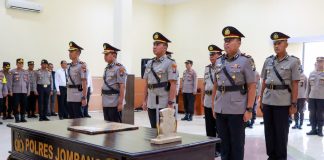 Serah terima jabatan di Graha bakti Bhayangkara Polres Jombang. Rabu (8/2/2023).