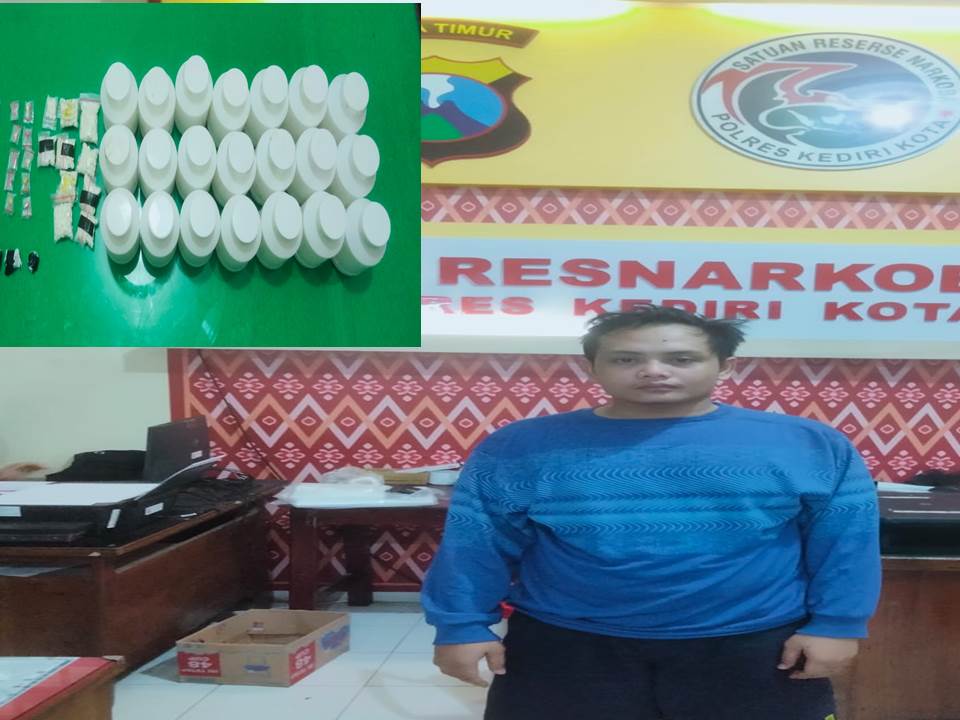 Polres Kediri Kota Komitmen Polres Kediri Kota memberantas peredaran natkotika dan obat keras terus dilakukan Sat Res Narkoba Polres Kediri Kota. Petugas menangkap seorang pengedar psikotropika, obat keras serta menyita ribuan butir pil dobel L.