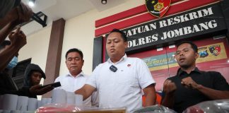 Kasatreskrim Polres Jombang AKP Aldo Febrianto saat memberikan keterangan. Senin (20/3/2023).