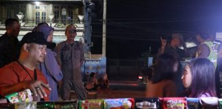 Satuan Polisi Pamong Praja (Satpol PP) Kabupaten Jombang melakukan penertiban disejumlah angkringan dan warung remang-remang yang disinyalir sebagai tempat terjadinya transaksi prostitusi.