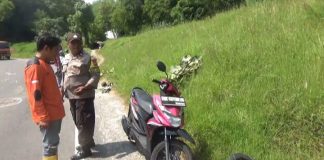 Polisi saat melakukan olah TKP. (Dok. Satlantas polres Jombang)