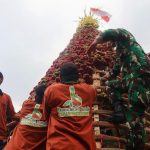 Tumpeng manggis hasil bumi Desa Jarak, Kecamatan Wonosalam, Jombang. (21/5/2023).