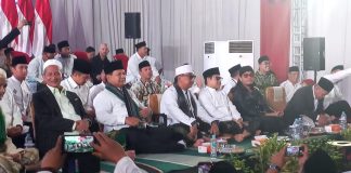 Prabowo dan Muhaimin saat menghadiri istighosah Akbar di ponpes Bahrul Ulum Tambak Beras Jombang. Minggu (21/5/2023).