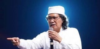 Budayawan asal Kabupaten Jombang Emha Ainun Najib dikabarkan mengalami pendarahan otak dan dilarikan ke rumah sakit RSUP Dr Sardjito, Yogyakarta.