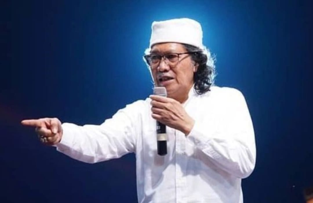 Cak Nun Budayawan asal Kabupaten Jombang Emha Ainun Najib dikabarkan mengalami pendarahan otak dan dilarikan ke rumah sakit RSUP Dr Sardjito, Yogyakarta.