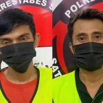 Pelaku saat diamankan polisi.