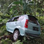 Mobil rombongan satu keluarga asal Surabaya kecelakaan di jalur Sendi Pacet Mojokerto, Rabu (10/7/20224).