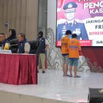 Pengedar narkoba jaringan internasional DPO Fredy Pratama saat diringkus Polda Jatim. Bongkah.id/Addy/
