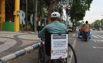 Sutanto Anwar saat ditemui di perempatan jalan KH Wahid Hasyim./bongkah.id/Karimatul Maslahah/