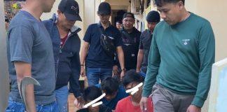 Para pelaku digelandang petugas ke kantor Polsek Simokerto