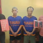 Tersangka dan barang bukti saat diamankan polisi.