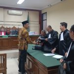 Mantan Bupati Sidoarjo, Ahmad Mudhlor Ali hadiri sidang pertama di TIPIKOR Surabaya.