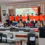 Foto: Polrestabes saat melakukan ungkap kasus scamming online jaringan internasional 10 WNA Asal Tiongkong./bongkah.id/Addy/