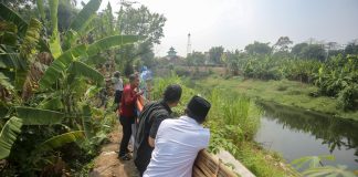 Pj Wali Kota Mojokerto Ali Kuncoro meninjau tanggul Sungai Brangkal yang sempat jebol dan berimbas banjir di sejumlah wilayah di Kota Mojokerto