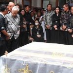 Megawati datang secara khusus pada misa atau doa bersama kepada mendiang Staf Khusus Badan Pembinaan Ideologi Pancasila (BPIP) tersebut di Gereja Katolik St. Albertus Trapani, Blimbing, Kota Malang