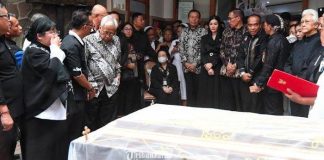 Megawati datang secara khusus pada misa atau doa bersama kepada mendiang Staf Khusus Badan Pembinaan Ideologi Pancasila (BPIP) tersebut di Gereja Katolik St. Albertus Trapani, Blimbing, Kota Malang