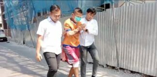 Tampang pelaku saat dihadihadirkan dalam konferensi pers di Polda Jatim