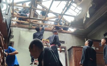 Rumah kakak beradik yang tinggal sebatang kara di Kota Kediri terbakar.