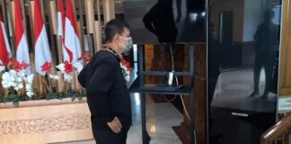 Edward Tannur mendatangi Kejati Jawa Timur, Selasa (5/11/2024).