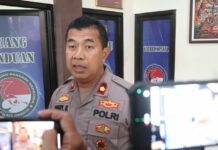 Wakapolres Jombang Kompol Hari Kurniawan saat dimintai keterangan./bongkah.id/Karimatul Maslahah/