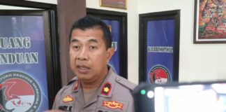 Wakapolres Jombang Kompol Hari Kurniawan saat dimintai keterangan./bongkah.id/Karimatul Maslahah/