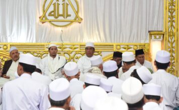 Pjs. Bupati Sidoarjo Muhammad Isa Ansori hadiri Majlis Dzikir Maulidurrasul SAW Al-Khidmah di Masjid Agung Sidoarjo.