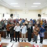 Dinas Komunikasi dan Informatika (Diskominfo) Kabupaten Sidoarjo, menggelar kegiatan Monitoring dan Evaluasi (Monev) Layanan Pejabat Pengelola Informasi dan Dokumentasi (PPID) 2024 dengan tema “Elaborasi Layanan PPID Wujudkan Tata Kelola Informasi Publik Terintegrasi.” pada Selasa (19/11) di Gedung Delta Karya Lantai 2,