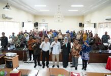 Dinas Komunikasi dan Informatika (Diskominfo) Kabupaten Sidoarjo, menggelar kegiatan Monitoring dan Evaluasi (Monev) Layanan Pejabat Pengelola Informasi dan Dokumentasi (PPID) 2024 dengan tema “Elaborasi Layanan PPID Wujudkan Tata Kelola Informasi Publik Terintegrasi.” pada Selasa (19/11) di Gedung Delta Karya Lantai 2,