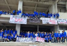 Demo mahasiswa Gedung Cakrawala Mandala, gedung tujuh lantai milik Universitas Nusantara PGRI (UN PGRI) Kediri.