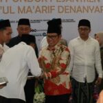 Menko PM saat memberikan MBG kepada santri secara simbolis. Bongkah.id/Karimatul Maslahah/