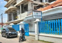 Pembangunan gedung UNP Kediri diduga belum kantongi izin.