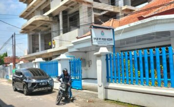 Pembangunan gedung UNP Kediri diduga belum kantongi izin.