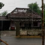 Kerusakan rumah akibat puting beliung di Desa Pucangsimo, Bandarkedungmulyo, Jombang. Bongkah.id/Karimatul Maslahah/