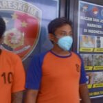 Pria yang membuang plastik ke atas atap rumah diamankan polres Jombang.