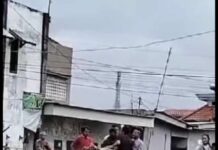 Rekam layar video seroang LC yang hendak bunuh diri di jembatan Dusun Bandaran, Mojoagung.