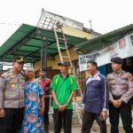 Penyerahan bansos untuk warga terdampak bencana banjir di Jombang./bongkah./Karimatul Maslahah/