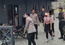 Pasangan diduga mesum diamankan polisi dari homestay di Kota Mojokerto, Selasa (31/12/2024).