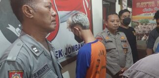 FW pelaku pembunuhan di barbershop Jombang usai dibekuk polisi./bongkah.id/Karimatul Maslahah/