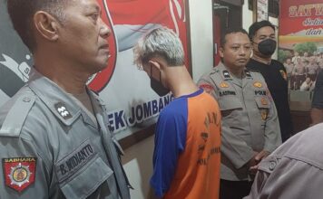 FW pelaku pembunuhan di barbershop Jombang usai dibekuk polisi./bongkah.id/Karimatul Maslahah/