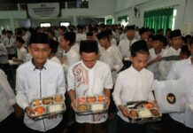 Uji coba program makan bergizi gratis di Ponpes Mamba'ul Ma'arif Denanyar Jombang. Bongkah.id/Karimatul Maslahah/